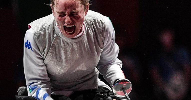 «Κόσμε, είμαι μία τυχερή γυναίκα. Τα πηγαίνω μια χαρά με τα προσθετικά μου πόδια και χέρια»