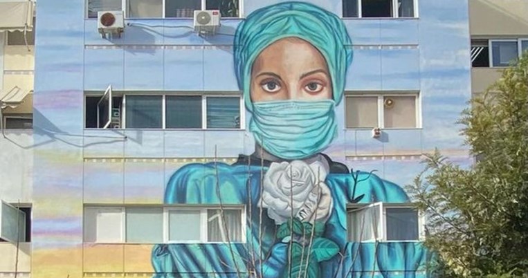 O street artist Αντώνης Χαμπάς τιμά τους νοσοκόμους για την προσφορά τους