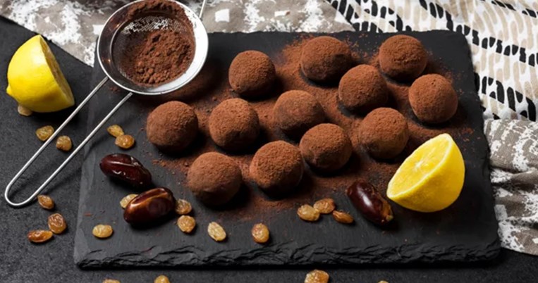 Σοκολατένιες μπάλες ενέργειας με άρωμα λεμονιού