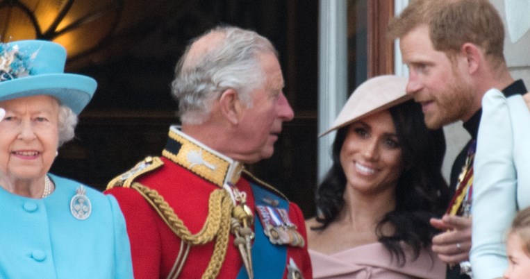 Ο πρίγκιπας Κάρολος προσκάλεσε τον πρίγκιπα Χάρι στο Παλάτι για να γνωρίσει την εγγονή του 