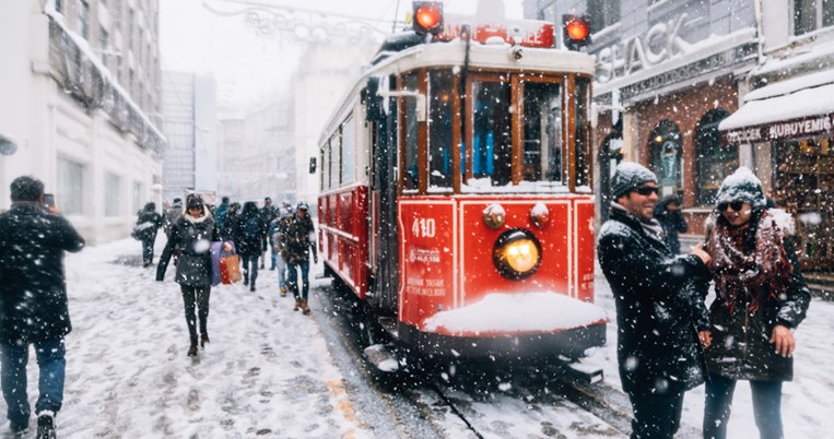 6 τρόποι που μία χιονισμένη μέρα κάνει καλό στην υγεία σου