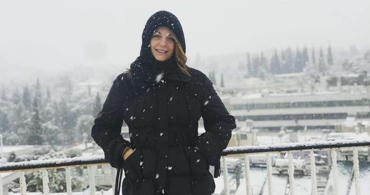«Το χιόνι είναι ωραίο, αλλά όχι για όλους»: Η Άντζελα Γκερέκου και η κόρη της στο λευκό τοπίο