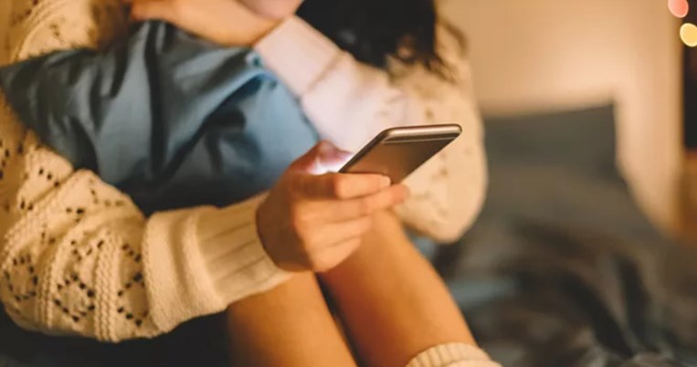 Μεταμορφώνεται κάποιος πίσω από ένα προφίλ στο διαδίκτυο ή εκεί αναδύεται πραγματικά ο εαυτός του;