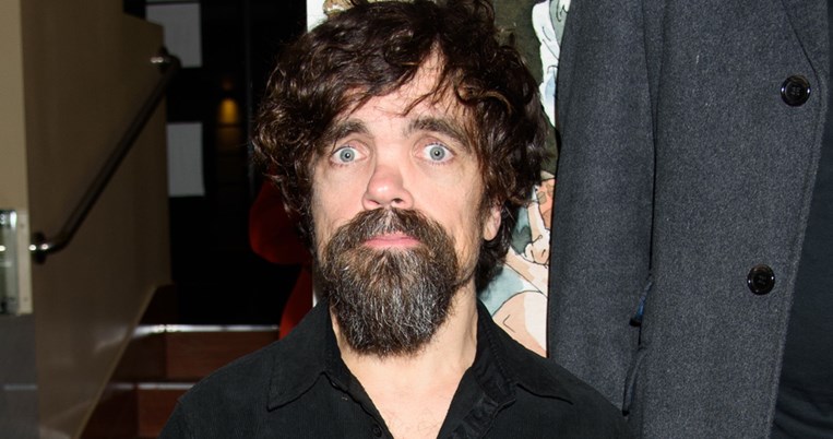 Ο Πίτερ Ντίνκλατζ δεν νιώθει καθόλου καλά με την ταινία «Η Χιονάτη και οι Επτά Νάνοι»