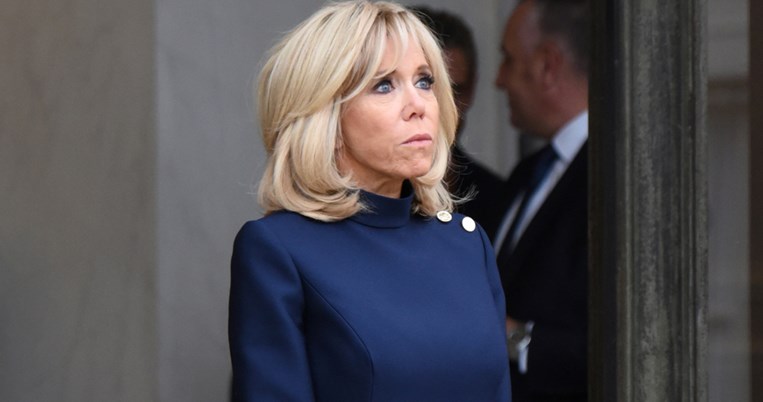 Brigitte Macron: "Ζω τη στιγμή, πιστεύω ότι δεν υπάρχει τίποτα άλλο πέρα από το εδώ και το τώρα"
