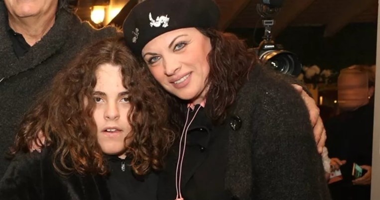 Νένα Χρονοπούλου | «Το παιδί μου έκανε 5 χρόνια να συνέλθει από ακατάλληλο ίδρυμα»