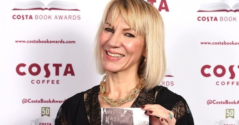 Το βραβείο Costa Book of the Year απονεμήθηκε στη Χάνα Λόου για τα σονέτα της «The Kids»