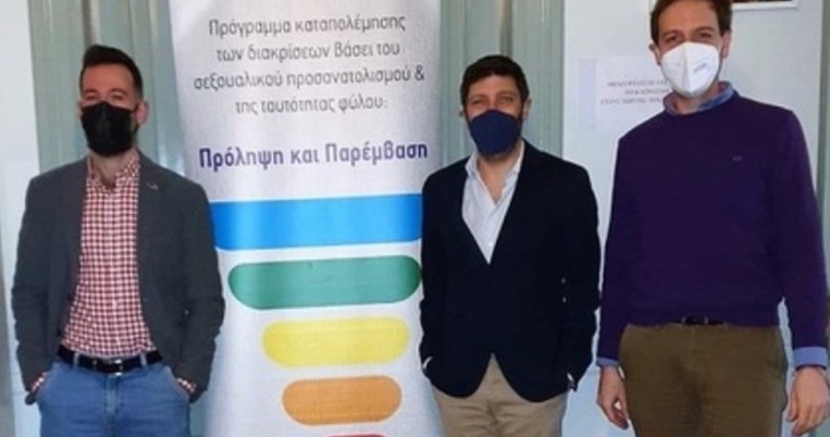 Συμβολικά επισκέφθηκε ο υφυπουργός Πολιτισμού Νικόλαος Γιατρωμανωλάκης τα γραφεία της γραμμής 11528