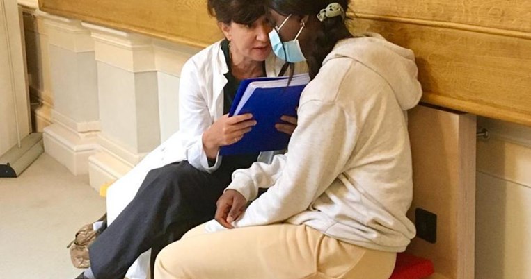 «Έχω ένα ποίημα για εσένα»: Καλλιτέχνες σε παίρνουν τηλέφωνο και σου διαβάζουν ένα ποίημα