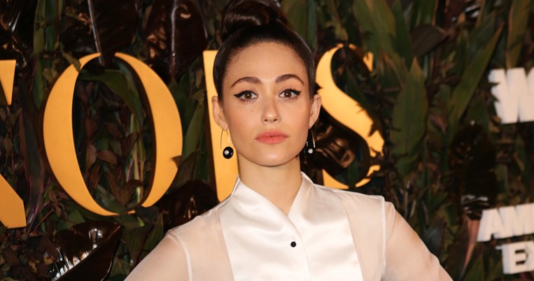 Emmy Rossum | H 35χρονη ηθοποιός θα υποδυθεί τη μητέρα του 25χρονου Tom Holland σε νέα σειρά