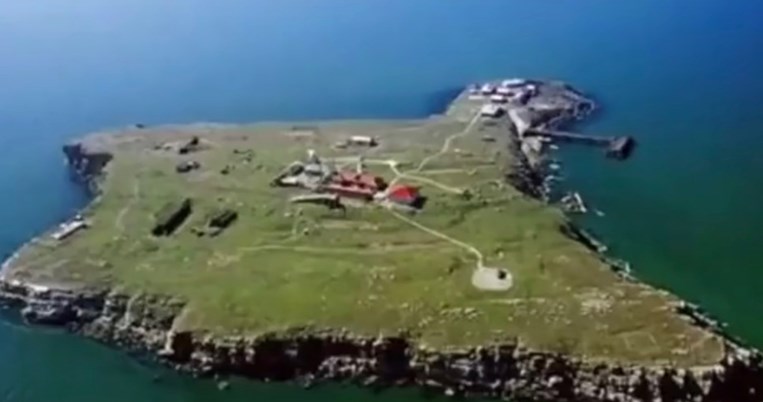 Το σύγχρονο ηρωικό «ΟΧΙ» είπαν οι 13 υπερασπιστές του νησιού Ζμείινι, στην Ουκρανία