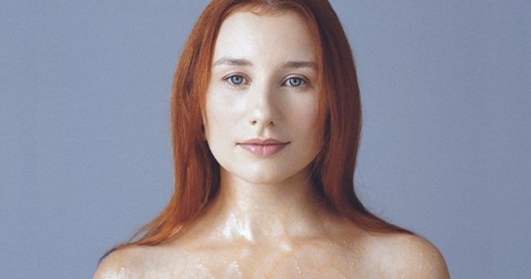 Με ένα επετειακό άλμπουμ και ένα graphic novel γιορτάζει η Έιμος το «Little Earthquakes»