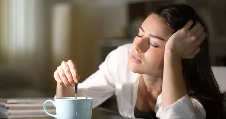 Τι μπορεί να συμβεί στο σώμα σου αν το πρώτο πράγμα που κάνεις το πρωί είναι να πίνεις καφέ