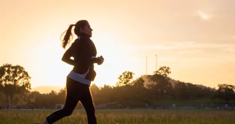 Οι συμβουλές και το πλάνο προπόνησης για να γίνεις πιο γρήγορη στο τρέξιμο