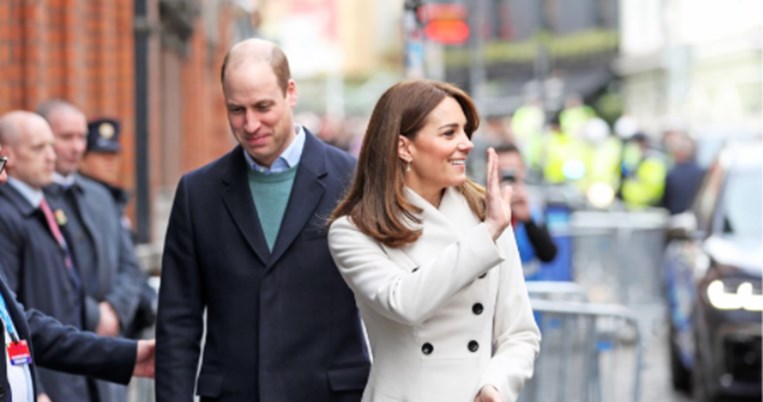 Kate Middleton - Πρίγκιπας William | Η κουλ αντίδρασή τους όταν μία φαν τούς φώναξε με τα μικρά τους