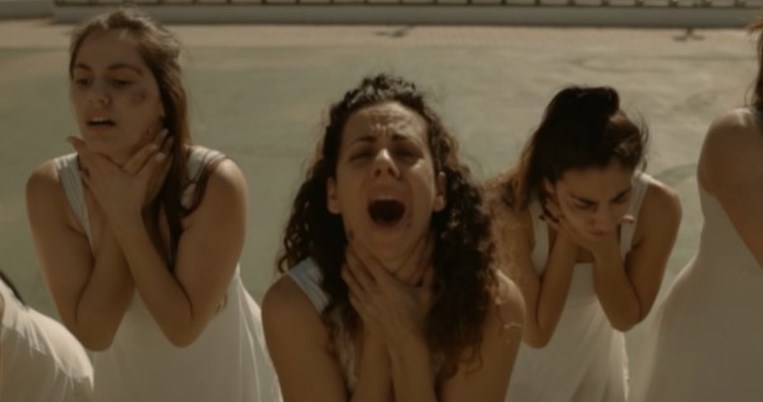 Μια χορογραφία-κραυγή για όλες τις γυναίκες που χάθηκαν το 2021