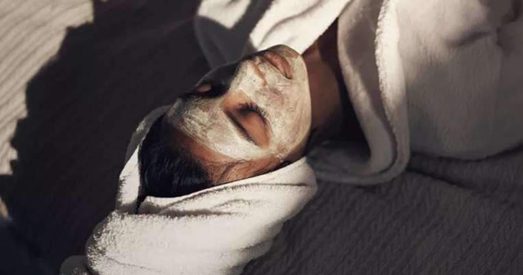 Η ολική και βαθιά αποτοξίνωση για λαμπερή και υγιή επιδερμίδα