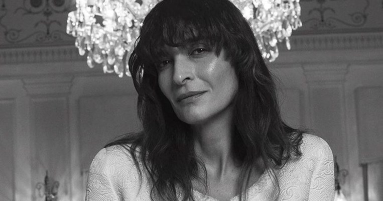 Αντιγόνη Κουλουκάκου: Το μυστικό ομορφιάς της για λαμπερή επιδερμίδα 