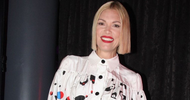 Ποιος είναι ο πιο σικ τρόπος για να φορέσεις τα sneakers; Η Βίκυ Καγιά δημιούργησε το τέλειο look