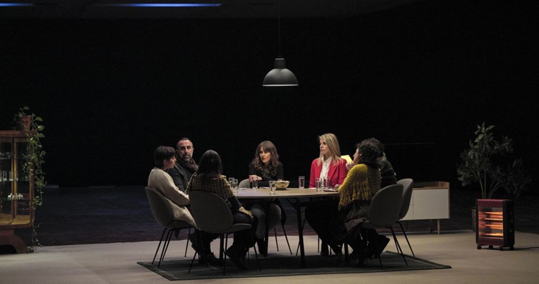 Το Ίδρυμα Ωνάση προβάλλει στο κανάλι του, στο YouTube, εκπομπή για τις γυναικοκτονίες