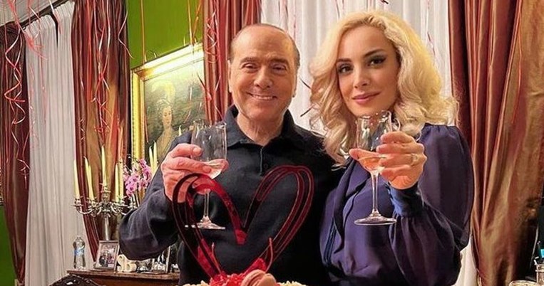 Ο Σίλβιο Μπερλουσκόνι ξαναπαντρεύεται στα 85 του χρόνια με την κατά 53 χρόνια νεότερή του Μάρτα