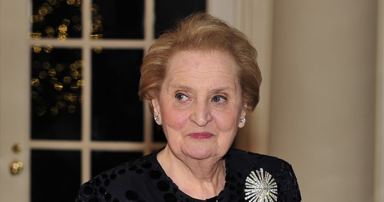 Madeleine Albright: έκανε πολιτικά σχόλια και με τις καρφίτσες που φορούσε στο πέτο