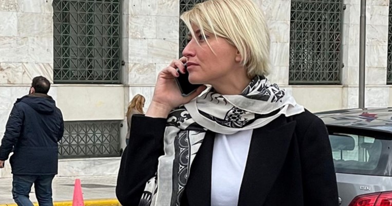 Σία Κοσιώνη | Η εμφάνιση με το αξεσουάρ που εμπιστεύονται περισσότερο οι Γαλλίδες