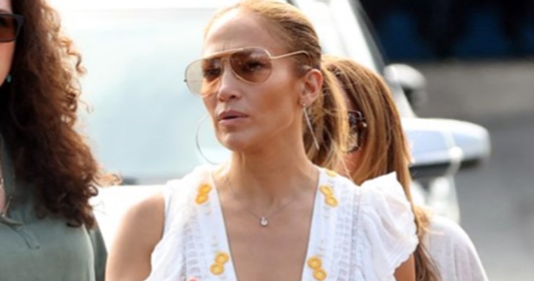 Jennifer Lopez | Η φρέσκια και χωρίς ίχνος μακιγιάζ εμφάνιση