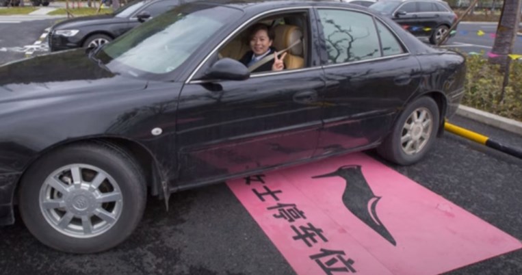 Χώρες του εξωτερικού δημιουργούν θέσεις parking μόνο για γυναίκες 