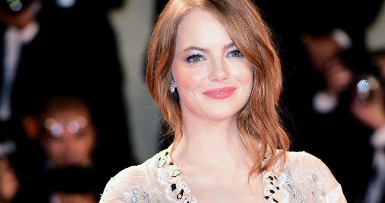 «Βληχή»: Η νέα ταινία του Γιώργου Λάνθιμου φέρνει την Έμα Στόουν (ξανά) στην Ελλάδα