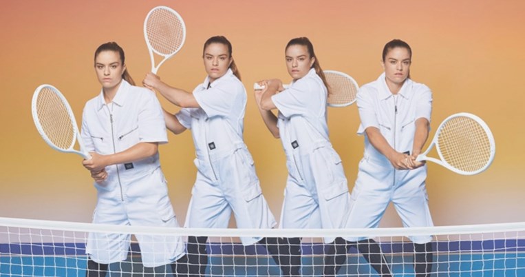 Η Μαρία Σάκκαρη φωτογραφίζεται για τη νέα καμπάνια του οίκου Dior