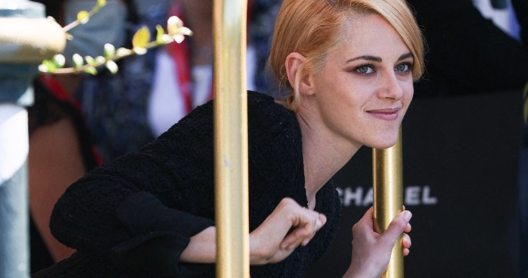 Κρίστεν Στιούαρτ: έγινε 32 ετών και το γιόρτασε μ' ένα φιλί