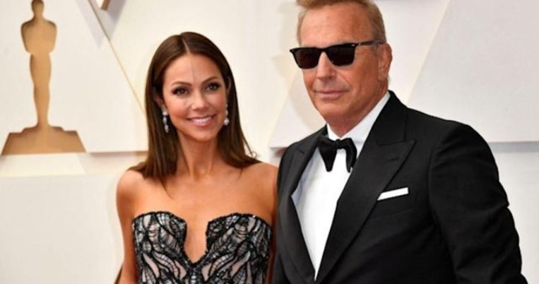 Το ζεύγος Κόστνερ βραβεύεται για τη συνεισφορά του στην εκπαίδευση των παιδιών