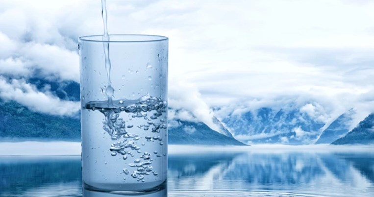 Μήπως μαζί με το νερό μας πίνουμε και… νιτρικά;