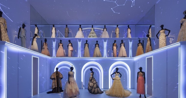 To Παρίσι αποκτά ένα νέο κόσμημα: Την ανανεωμένη θρυλική μπουτίκ του Οίκου Dior