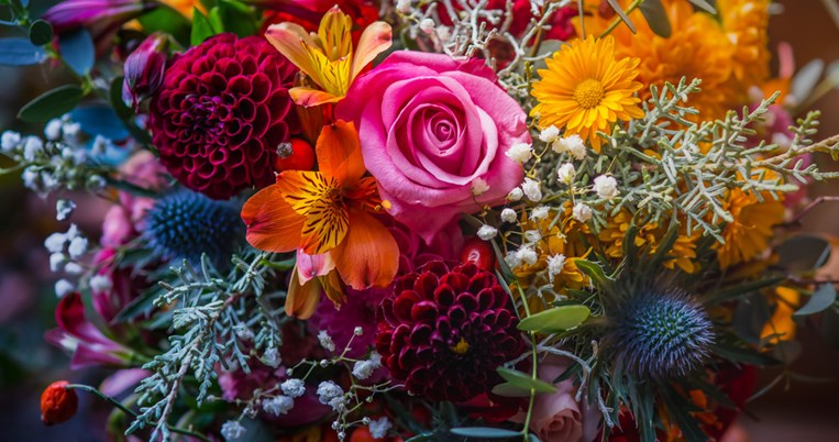 Οι Floral Artists δημιουργούν ποίηση με «λέξεις» από λουλούδια