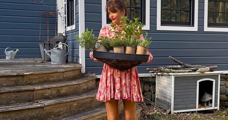 Η Ελένα Κρίστενσεν μάς ξεναγεί στο φανταστικό εξοχικό της