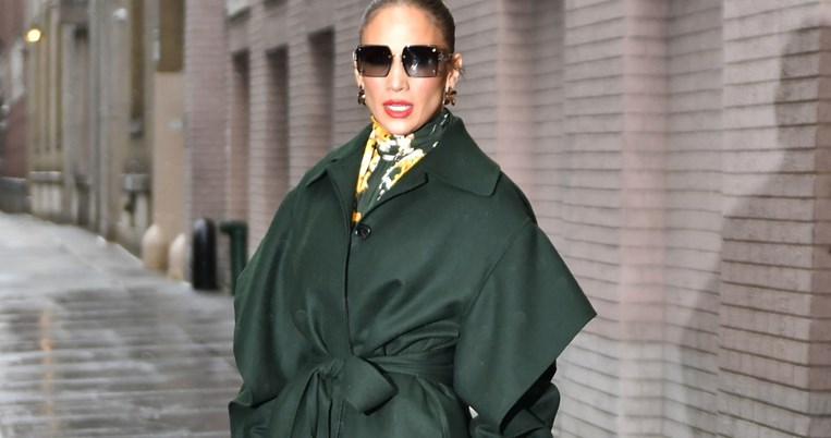 JLo: Fashion statement με Chanel & Hermès