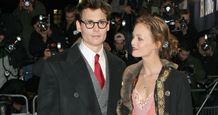 Γιατί ο Johnny Depp έδωσε τη μισή του περιουσία στη Vanessa Paradis όταν χώρισαν