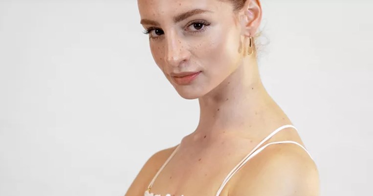 #DanceInMyAmericanEagle: H Έλλη Τσιτσιπά διηγείται την ιστορία της με τα αγαπημένα της fashion items