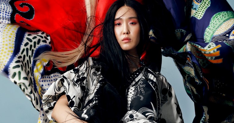 Η νέα συλλογή του Kose Resortwear εμπνέεται από τα χειροποίητα κεραμικά πλακάκια της Μυρσίνης Αλεξανδρίδη