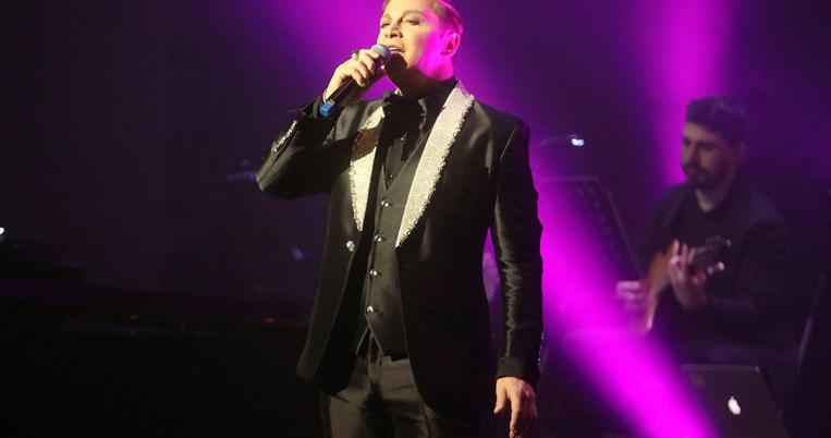 Τάκης Ζαχαράτος