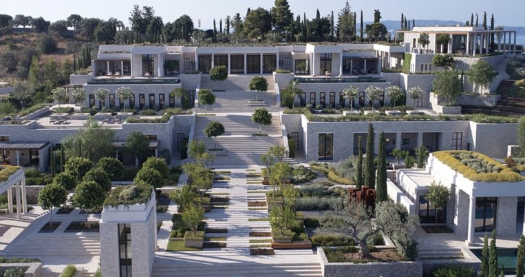 Amanzoe: εδώ είναι το 'ιδιωτικό νησί' όπου γυρίστηκε το Glass Onion