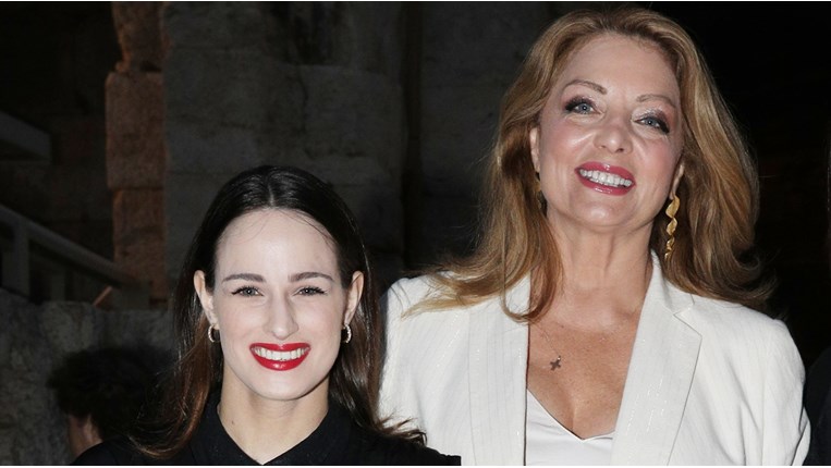 Άντζελα Γκερέκου, Μαρία Βοσκόπουλου, κόρη