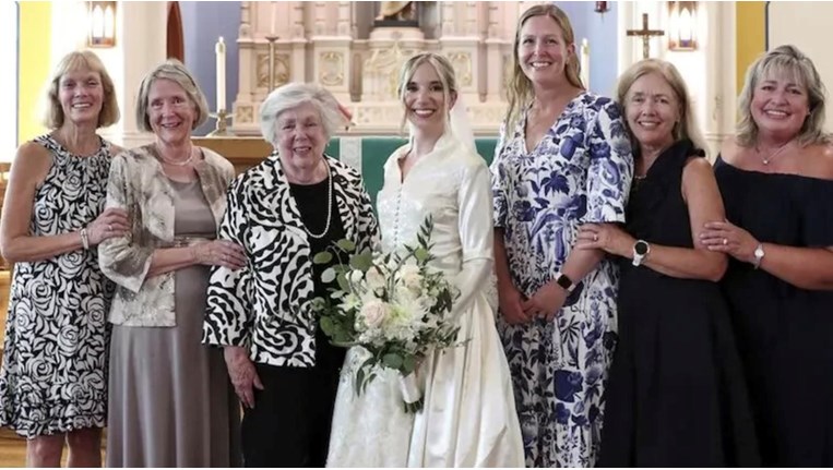 Νυφικό, 8 γάμοι