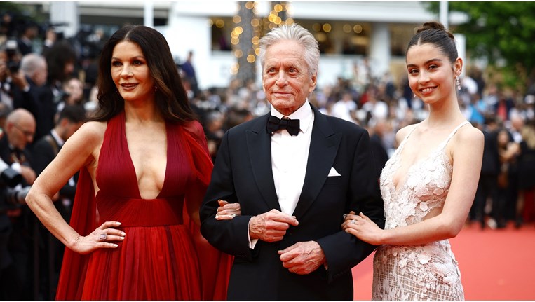 Μάικλ Ντάγκλας, Κάριν Ζέτα Τζοόυνς, κόρη