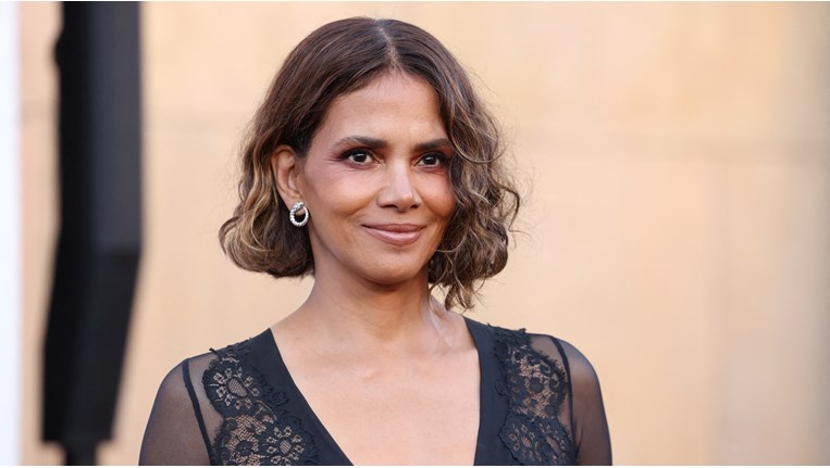 Χάλι Μπέρι, naked dress