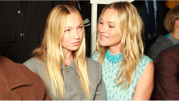 Λίλα Μος: 'Μεγάλωσα βλέποντας πόσο απαιτητικό είναι το επάγγελμα του μοντέλου' είπε η κόρη της Κέιτ Μος