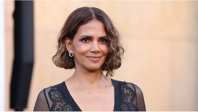 Χάλι Μπέρι, naked dress