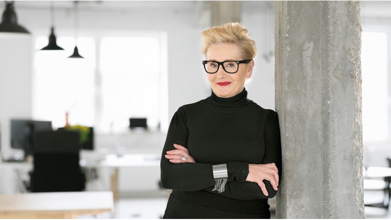 μεγαλύτερες γυναίκες, στιλ, κοντά μαλλιά